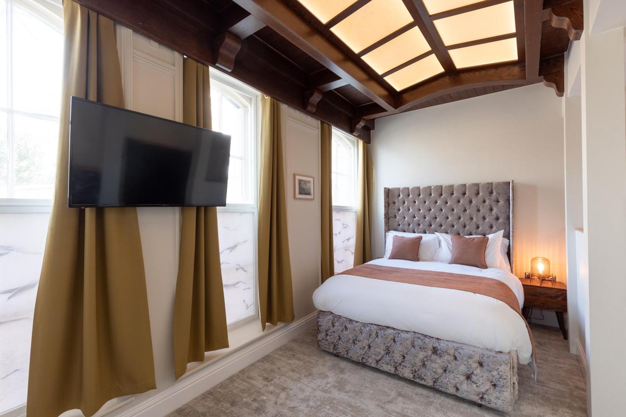 The Resolution Hotel วิทบี ภายนอก รูปภาพ